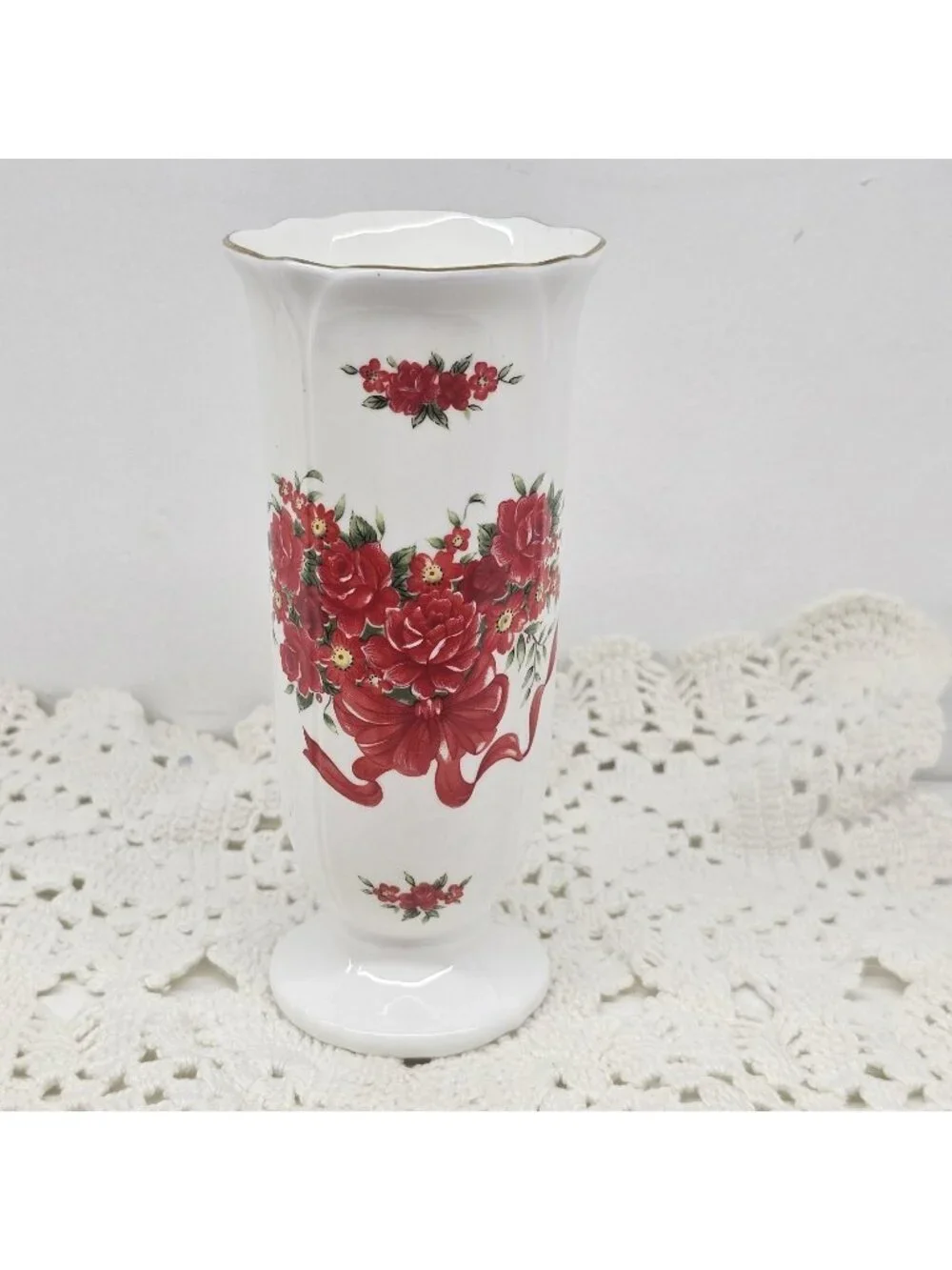Lefton Porcelain Vase Red Flowers Vintage 1990 #07566 Floral Gold Trim
